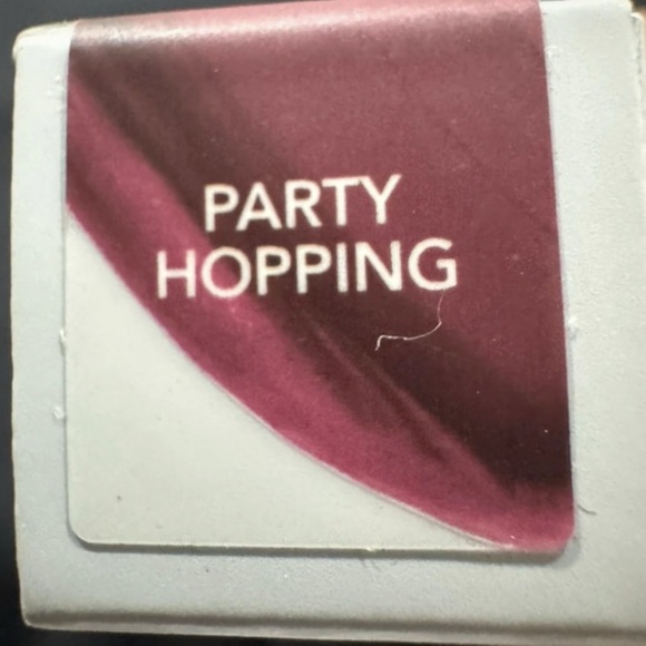 Buxom Party Hopping Lip full on plumping lip - Picture 2 of 3